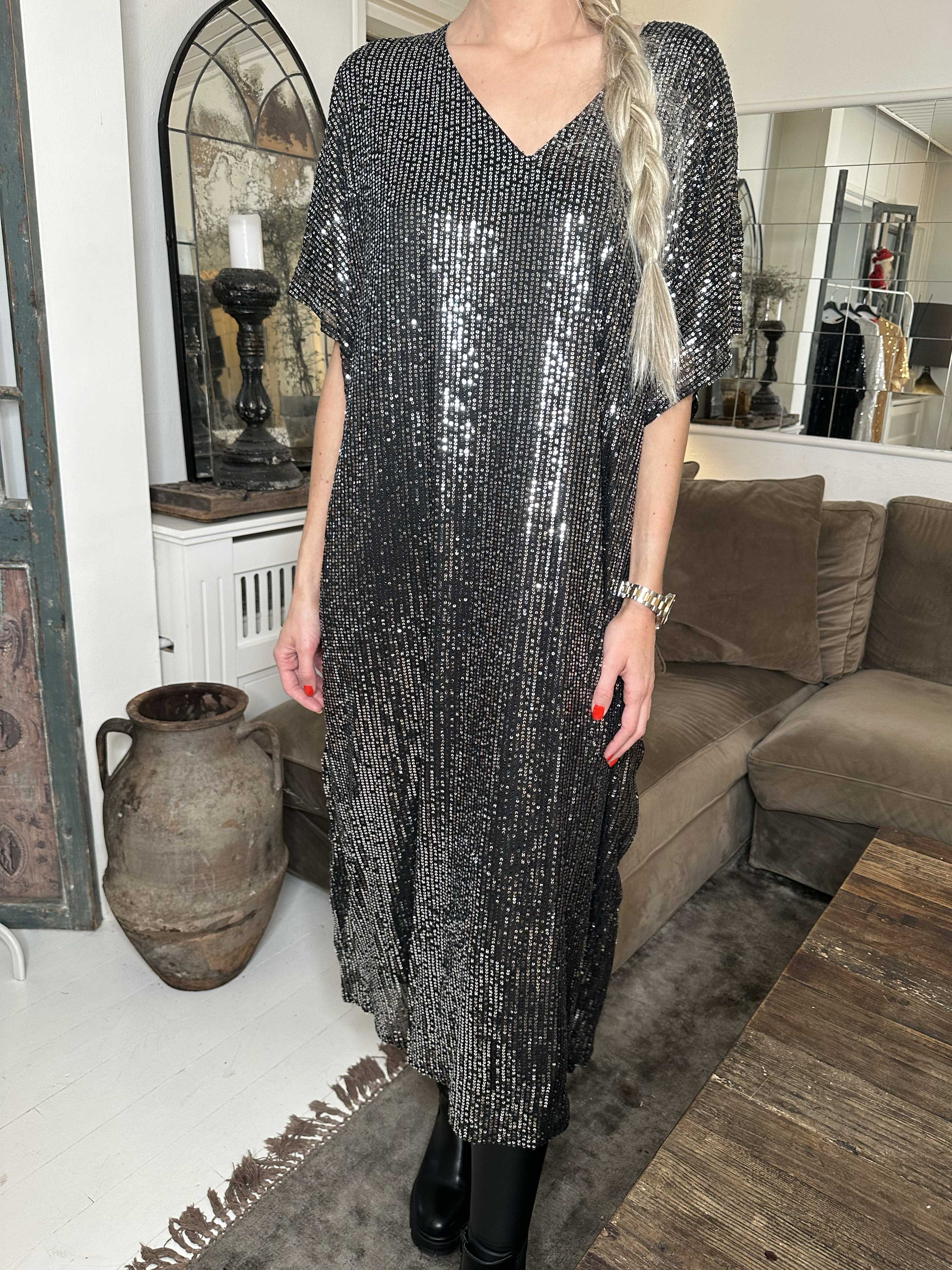 Azmina Long - Lång tunika med lös passform och paljetter